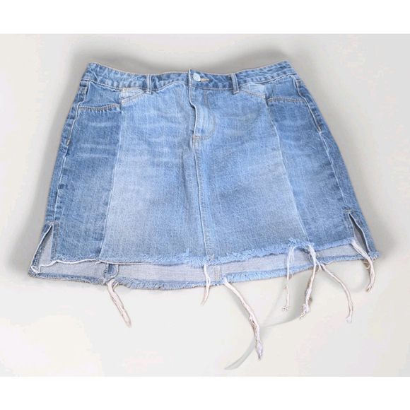 Dillard's Gianni Bini Denim Skirt Size Large Raw Hem Patch Work - Picture 1 of 5